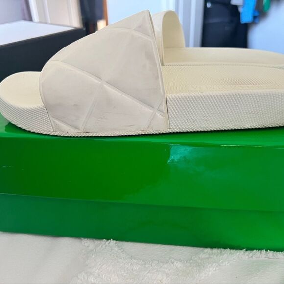 Bottega Veneta Matte Rubber Slides - Picture 3 of 5